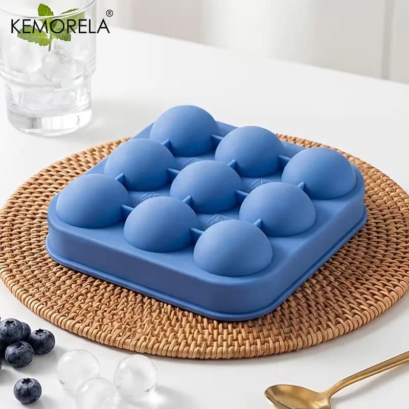 Kalup za kocke leda u obliku nogometne lopte s 9 rupa i poklopcem