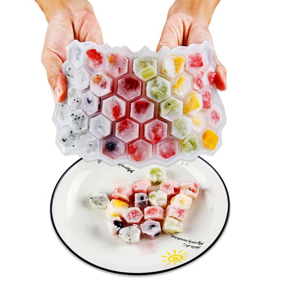 Kalup za kocke leda s 37 saćeli26zcaron;ta i poklopcem